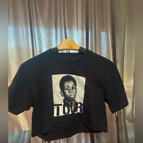 Black Graphic T-Shirt crop top - Picture 1 of 2